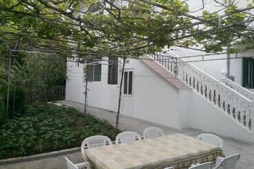 پانسیون Guesthouse Sinani