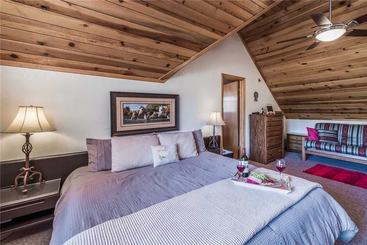 Breakaway Cabin  Three Bedroom Cabin
