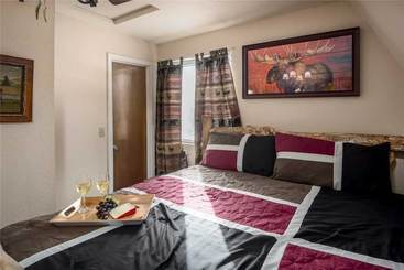 Mama Bears Den  Two Bedroom Cabin