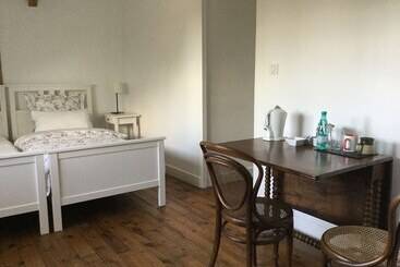 ベッドアンドブレックファースト Les Marronniers