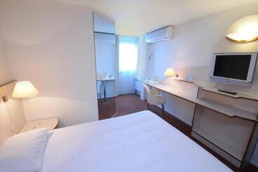 هتل Kyriad Direct Bron Lyon Eurexpo