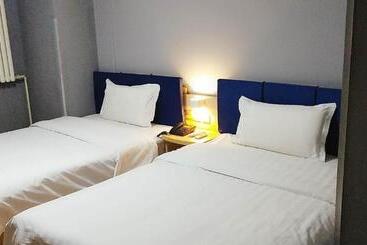 בית מלון כפרי 7days Inn Tai An Railway Station