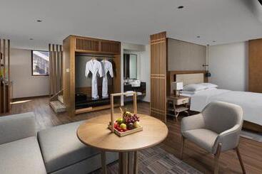 هتل Wingate By Wyndham Hainan Chengmai