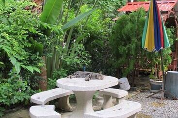 בית מלון כפרי Adrian View Resort