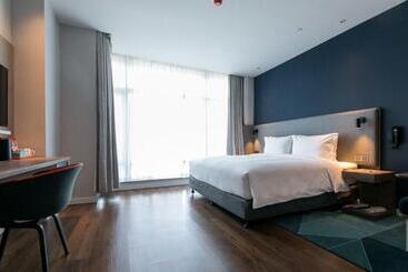 בית מלון כפרי Holiday Inn Express Urumqi Station By Ihg