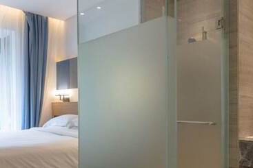 هتل Howard Johnson Huashuiwan Hot Springs Resort Chengdu