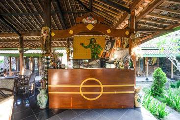 هتل Oyo 3483 Borobudur Cottage