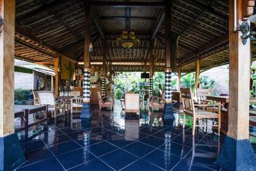 هتل Oyo 3483 Borobudur Cottage