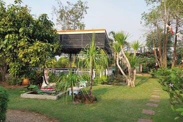 فندق Review Resort