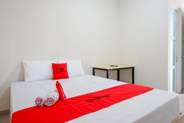 پانسیون Reddoorz Near Lippo Plaza Buton