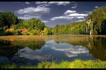 膳宿费 Výšinka 719