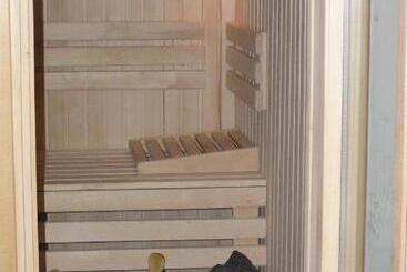 بنسيون Guest House Karov 2 Stars