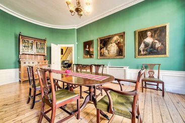 Сельский дом Historic City Centre Georgian Townhouse: Free Parking & Garden