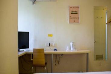 Отель 7 Days Inn Zhanjiang Xuwen Shenhai High Speed Branch