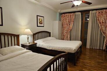 בית מלון כפרי Baguio Forest Lodge At Camp John Hay 001a