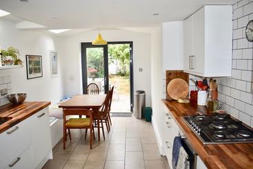 Spacious Family Home With Garden