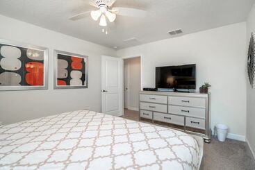 کلبه Stunning Lakeview Townhome W/ Private Pool!