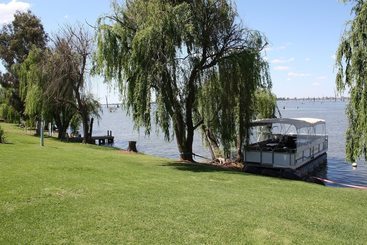 קוטג'' Willow Island  Waterfront