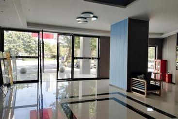 هتل 7 Days Inn Ganzhou Railway Station Waitan No.1 Branch