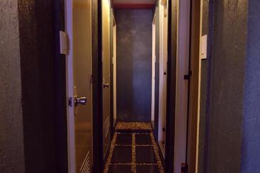 فندق La Place Guesthouse