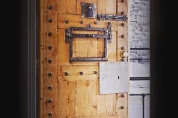 ユースホステル The Black Hole