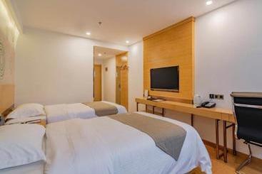 هتل Greentree Inn Beijing Daxing District Huangcun West Street Metro Station