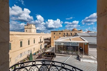 هتل Pjazza Merkanti Boutique Living