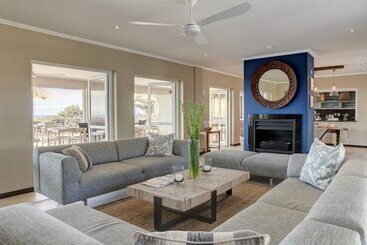 هتل Abalone Guest Lodge