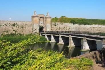 Otel Ibis Calais Car Ferry
