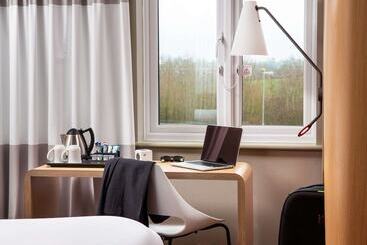 هتل Ibis Rugby East