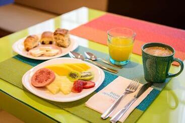 בית מלון כפרי Ibis Styles Curitiba Centro Civico