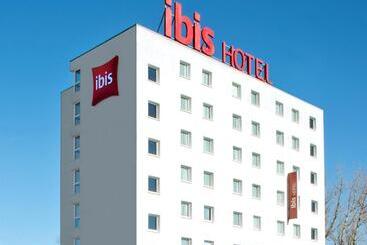 בית מלון כפרי Ibis Warszawa Ostrobramska
