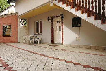 پانسیون Apartman Baron