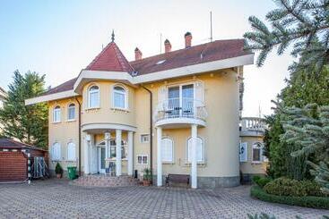 פנסיון Villa Rosa