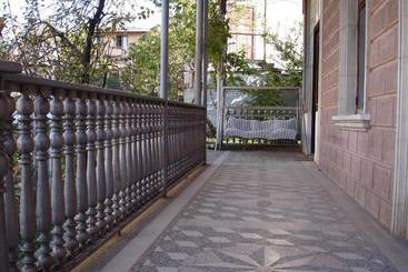 پانسیون Guest House Deda Lali