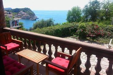 پانسیون Villa Sara Guesthouse