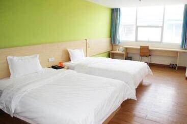 בית מלון כפרי 7days Inn Qintai Square