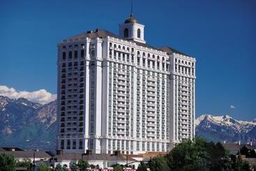 فندق Grand America