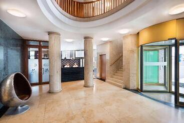 住所  Lindner Hotel Frankfurt Main Plaza, Part Of Jdv By Hyatt