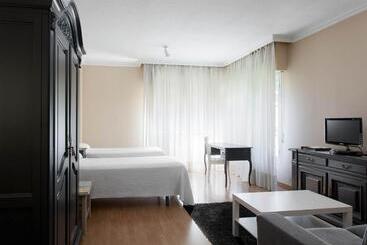 هتل آپارتمان Th Aravaca