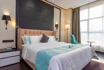 Xana Hotelle Chengdu East Railway Station Kaide Plaza