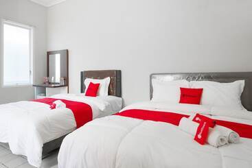 فندق Reddoorz Near Batik Tulis Celaket 2