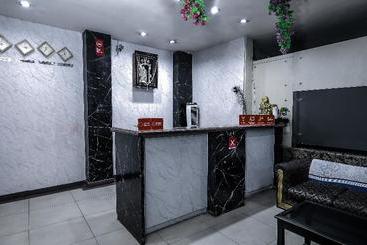 ホテル Tourist Palace