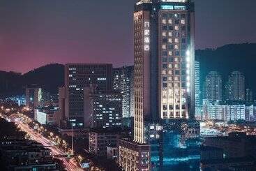 هتل Hilton Garden Inn Xiamen Bailuzhou Park