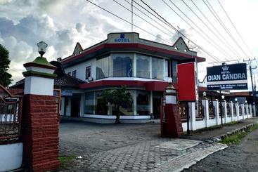 Otel Oyo 3370  Dian Chandra