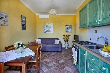 هتل Agriturismo Montecrespini