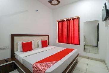 فندق Oyo 65320 Surya