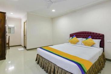 Отель Treebo Trip Royal Inn