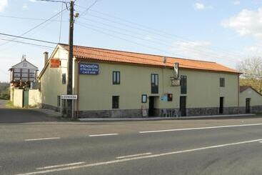 ペンション Pensión O' Mesón