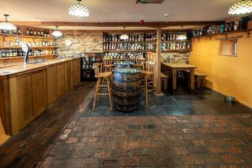ペンション The Wayside And Whisky Barn